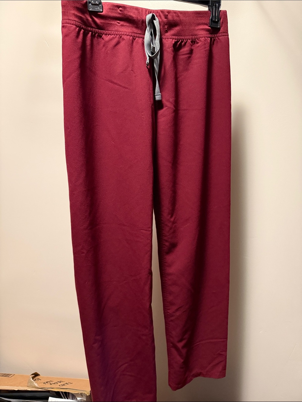 Figs Women’s Livingston Burgundy Scrub Pants Sz S